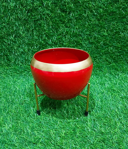 Red pot with golden border A
